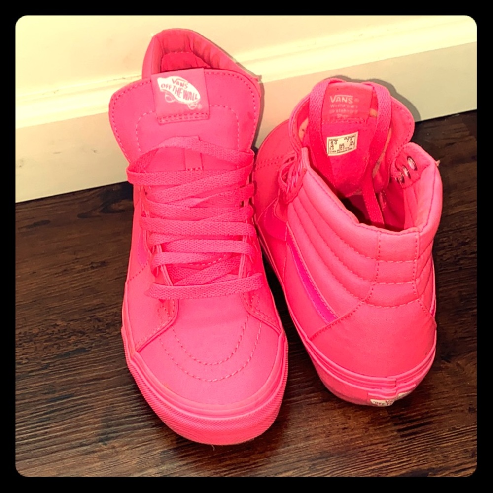 Off the wall vans .